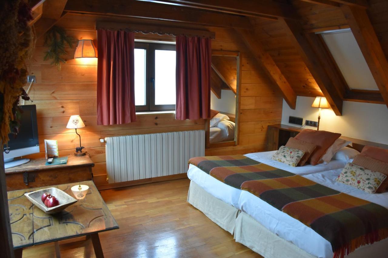 Hotel Val De Ruda บาเกย์รา-เบเรต ภายนอก รูปภาพ
